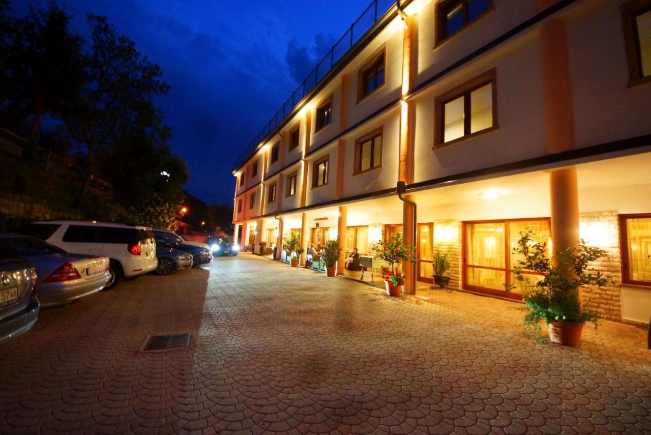 Park Hotel Val Di Monte ***S มัลเชซิเน ภายนอก รูปภาพ