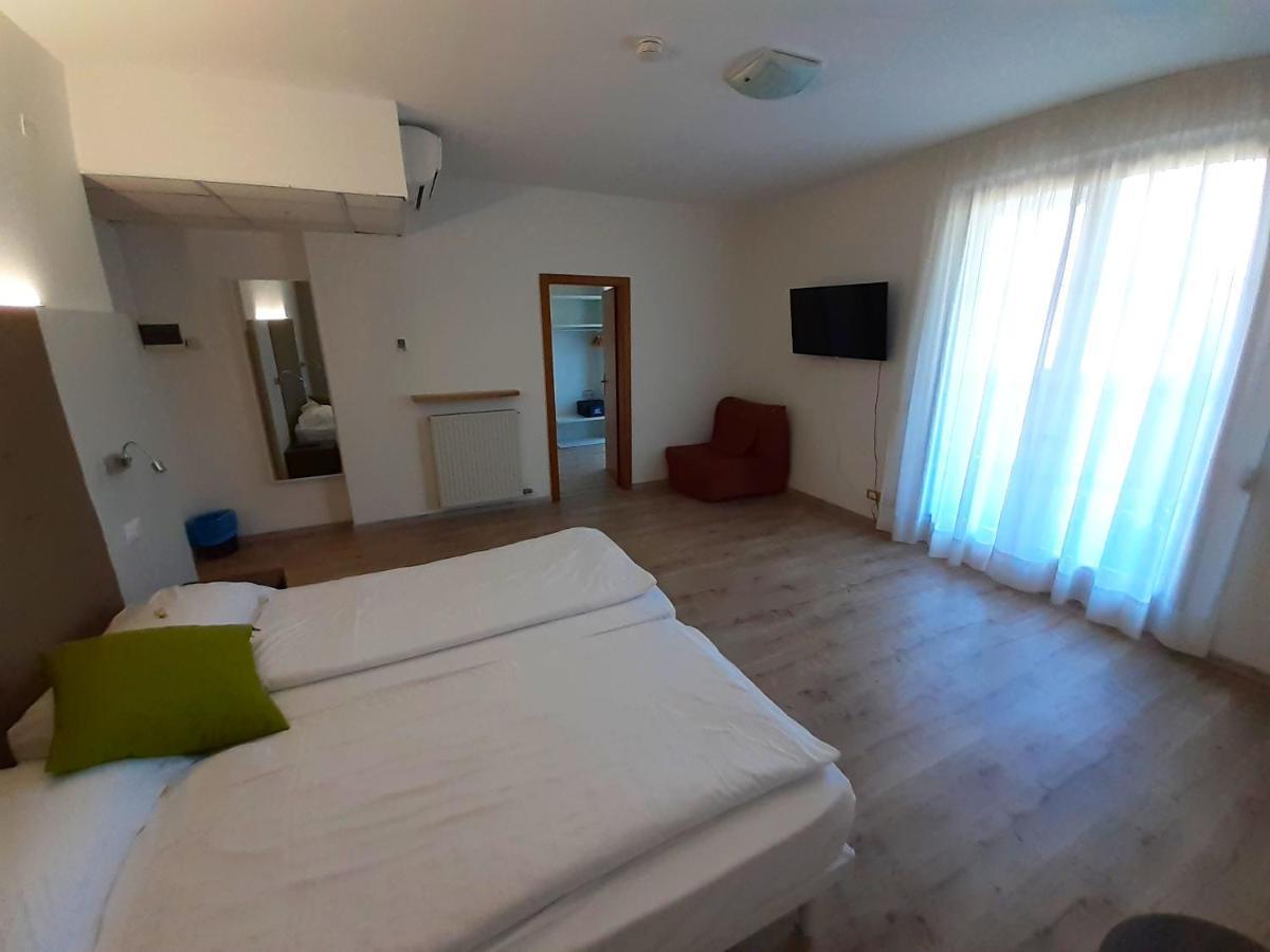 Park Hotel Val Di Monte ***S มัลเชซิเน ภายนอก รูปภาพ